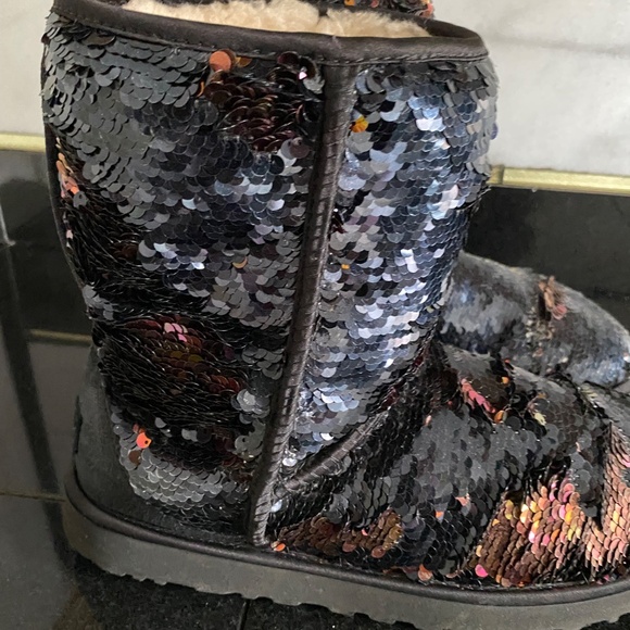 UGG Classic II Short Glitter Boots - Picture 3 of 9